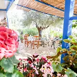 Motell Holiwood Himare