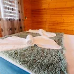 Motell Holiwood Himare