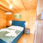 Motell Holiwood Himare