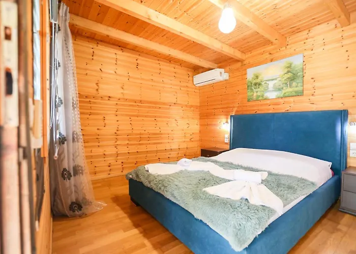 Holiwood Motel Himarë