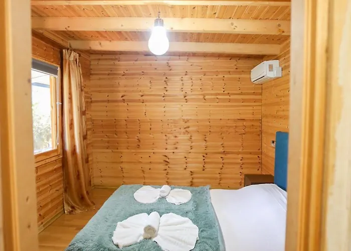 Holiwood Motel Himarë