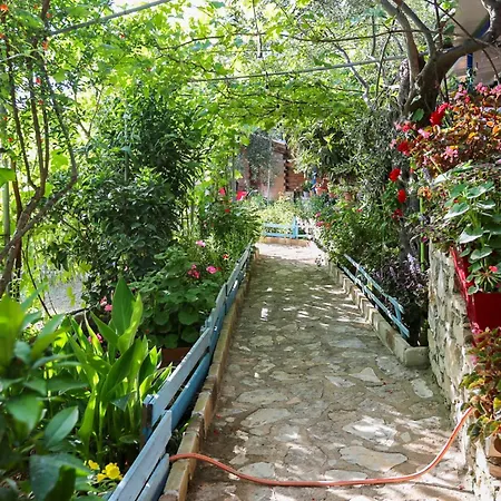 Holiwood Motel Himara