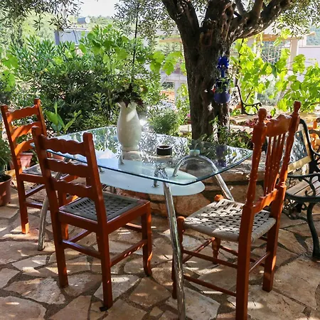 Holiwood Motel Himara