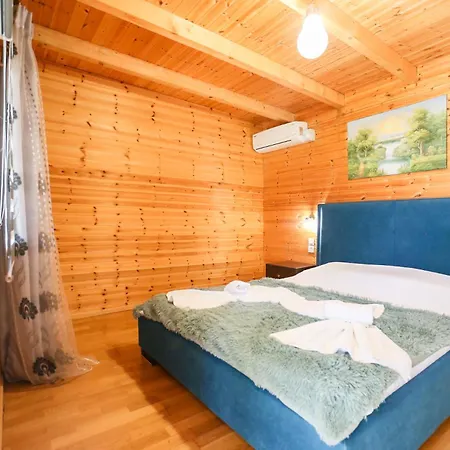 Holiwood Motel Himare