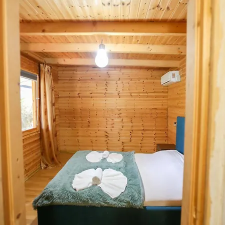 Holiwood Motel Himare