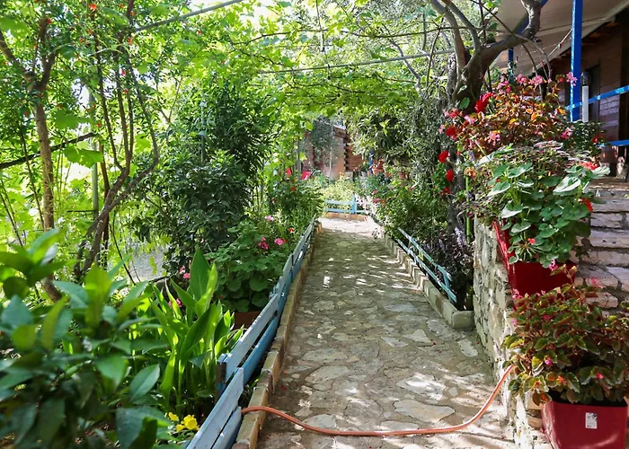 Holiwood Motel Himare